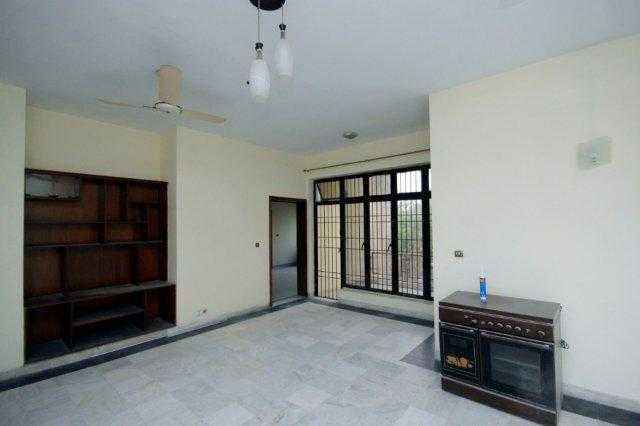 Chohan Offer 1 Kanal Upper Portion for Rent in Phase 2