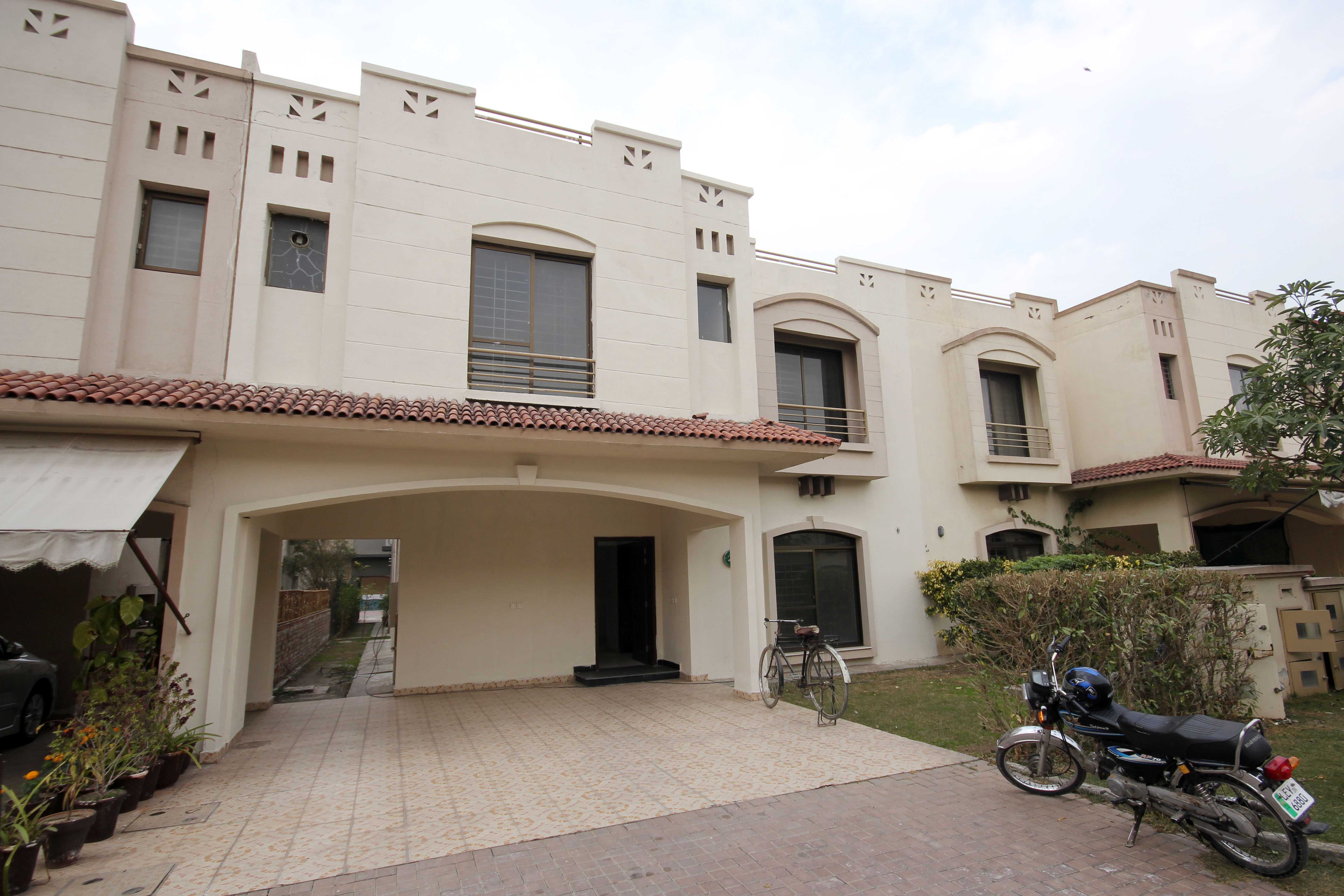 10 Marla Beautiful House for Rent in Phase Raya DHA