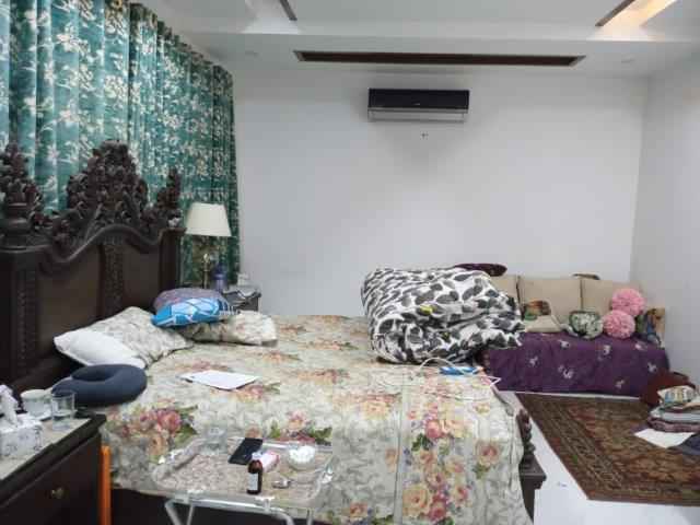1 Kanal Full House Almost Brand New with AC and Cotton with Basement, for Rent in Phase 6