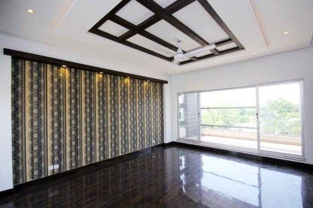 1 kanal Stylish Bungalow for Rent in Phase V DHA