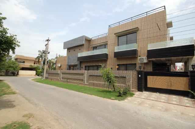 1 Kanal Full House Brand New with Separate Gate for Rent in Phase 3