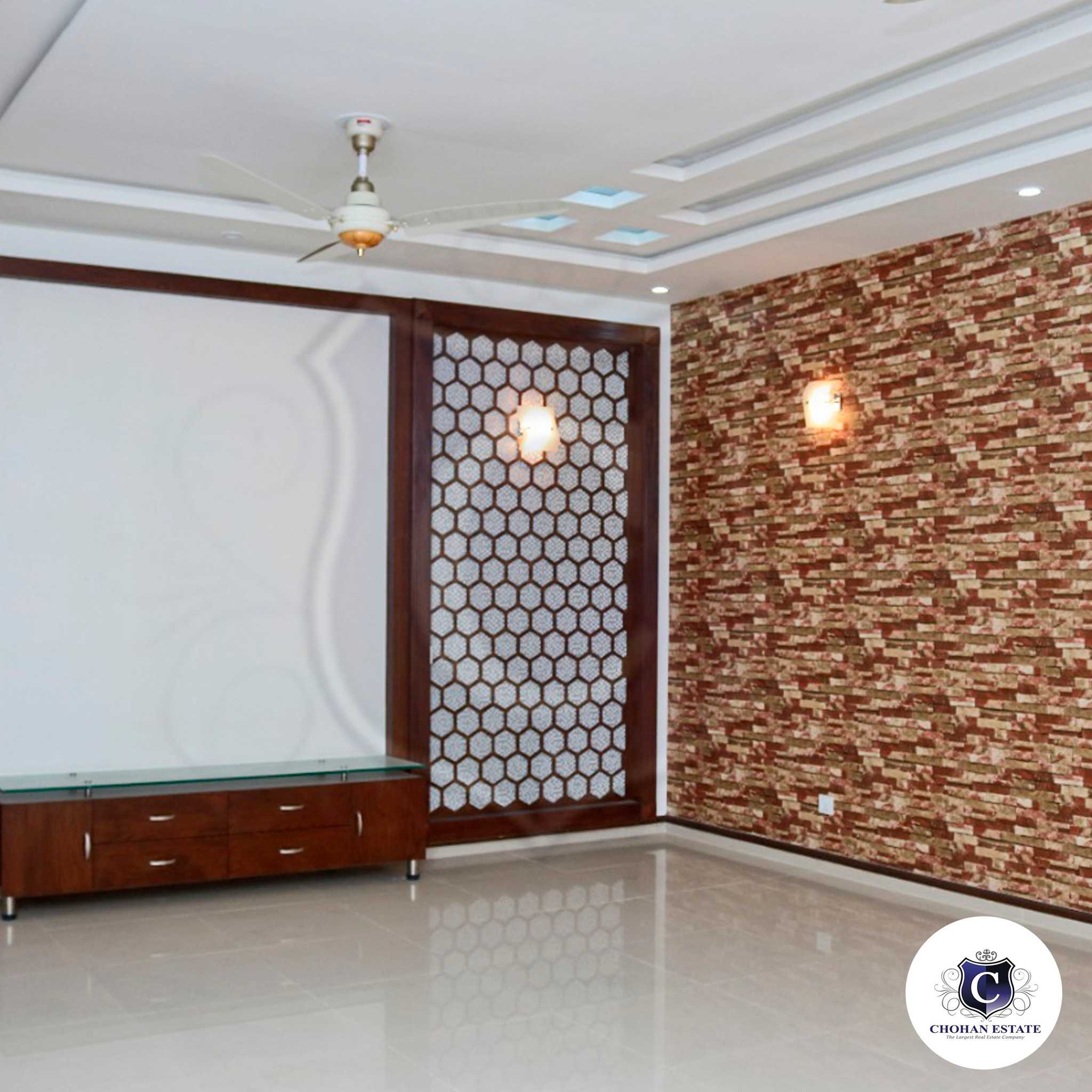1 Kanal Stylish Corner Bungalow for Rent in Phase 4 DHA
