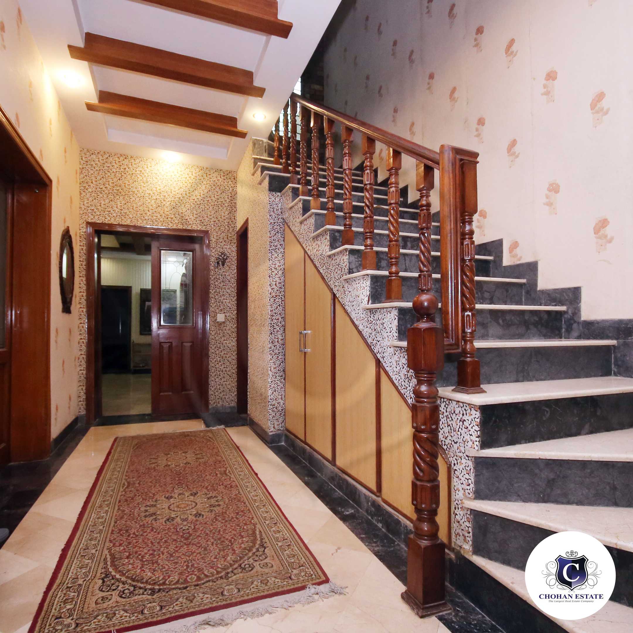 10 Marla Self Constructed Bungalow Super town Lahore