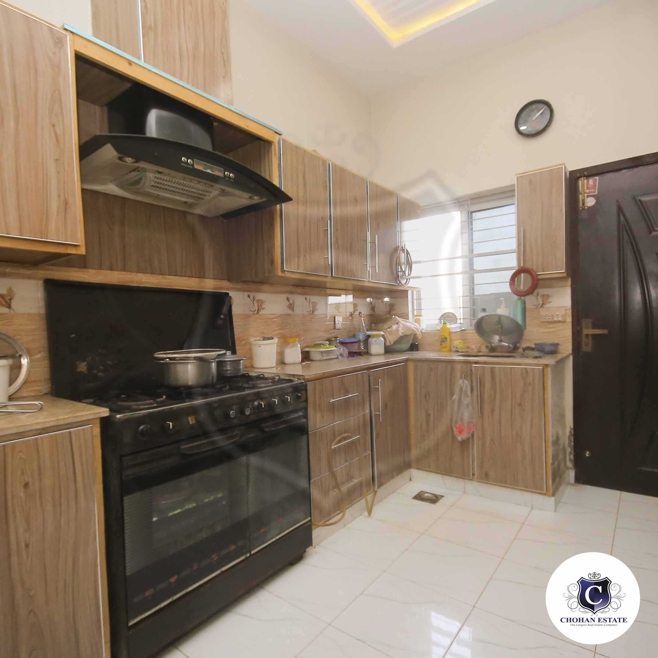 10 Marla Well Maintained Bungalow DHA