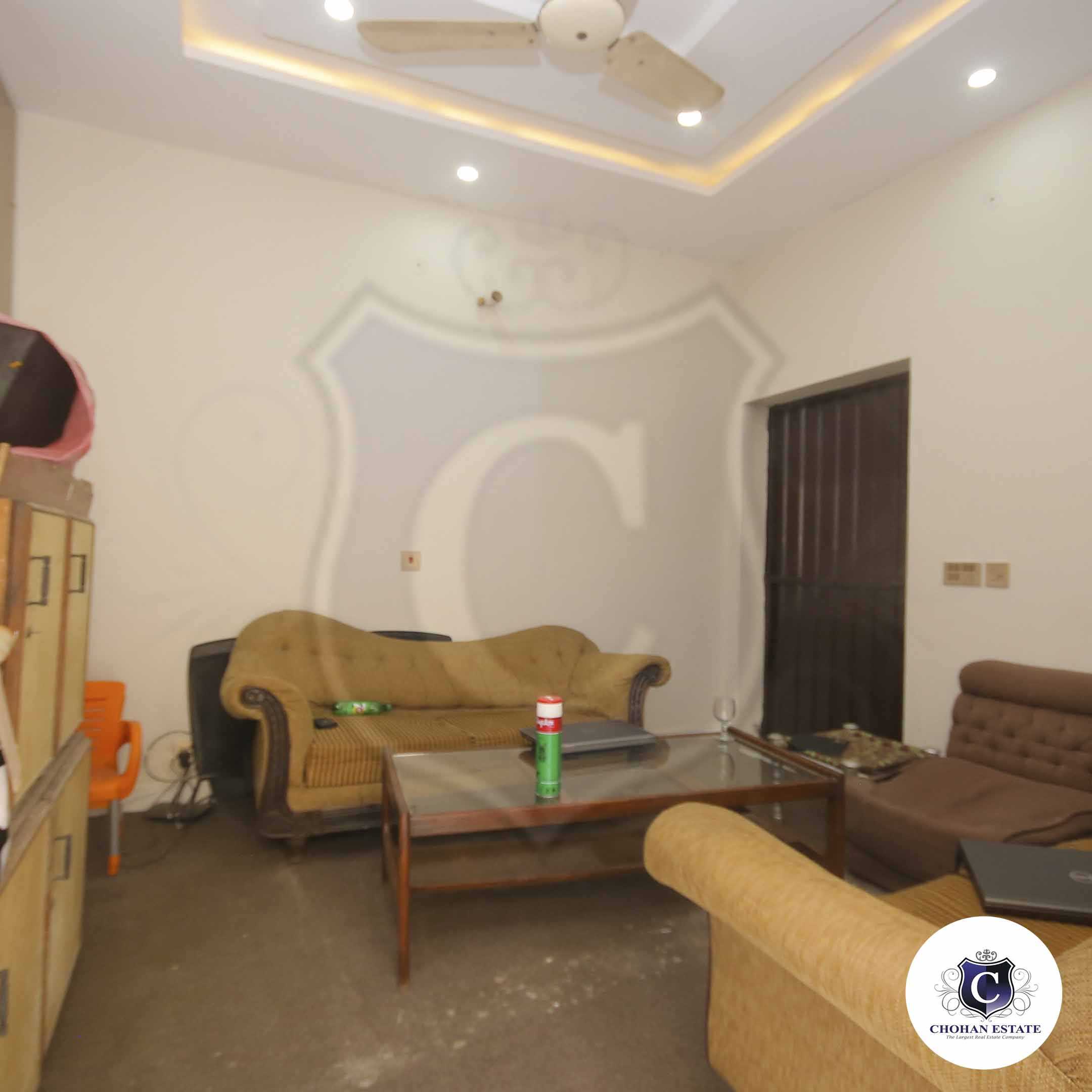 10 Marla Well Maintained Bungalow DHA